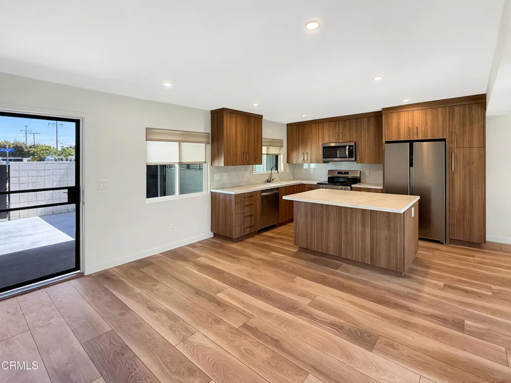 61 Redwood Avenue Ventura, CA 93003