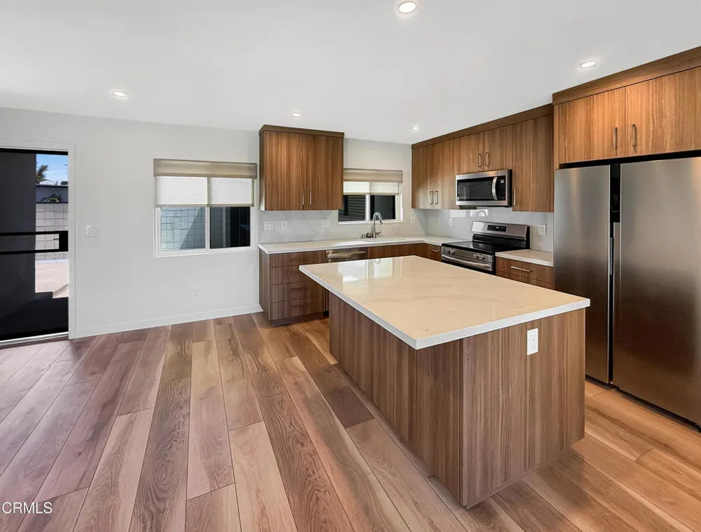 61 Redwood Avenue Ventura, CA 93003