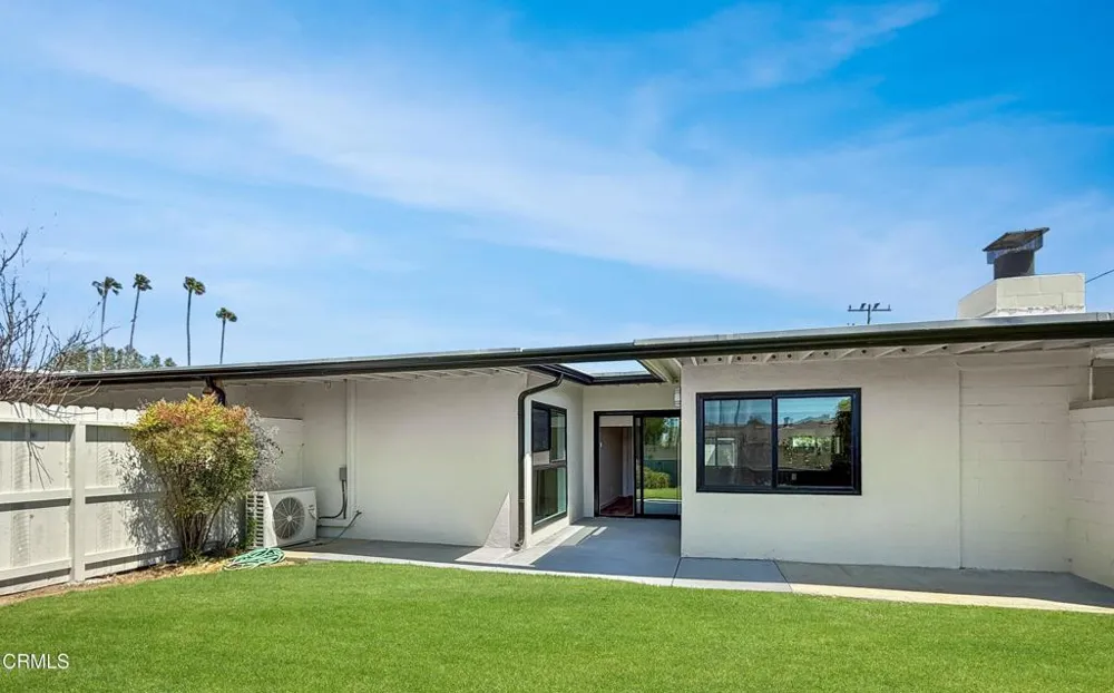 61 Redwood Avenue Ventura, CA 93003