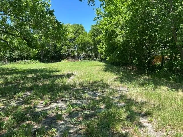 116 W Walnut Street Whitewright, TX 75491