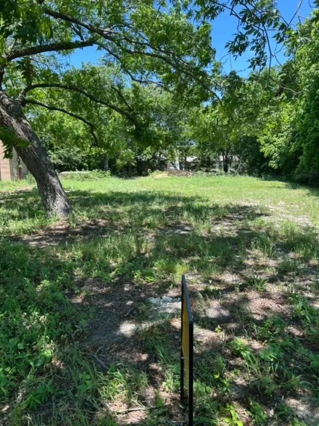 116 W Walnut Street Whitewright, TX 75491