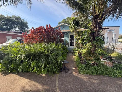 688 SW 7th Ter