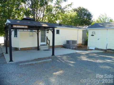 105 Dogwood Circle