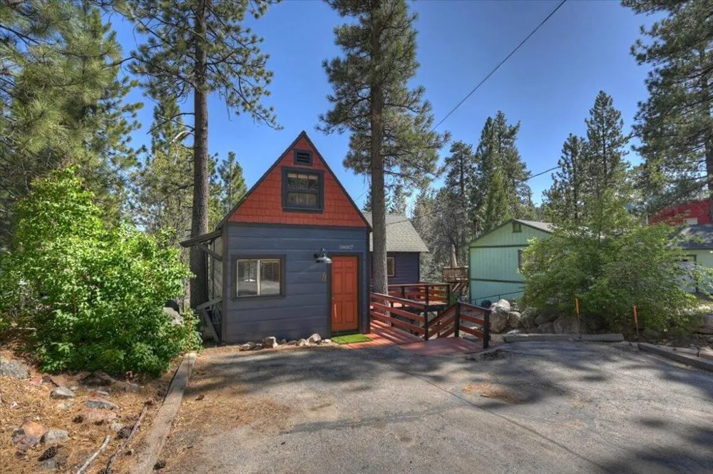 39187 Arapahoe Road Fawnskin, CA 92333