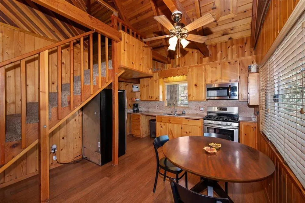 39187 Arapahoe Road Fawnskin, CA 92333