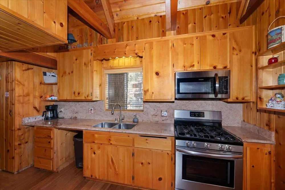 39187 Arapahoe Road Fawnskin, CA 92333
