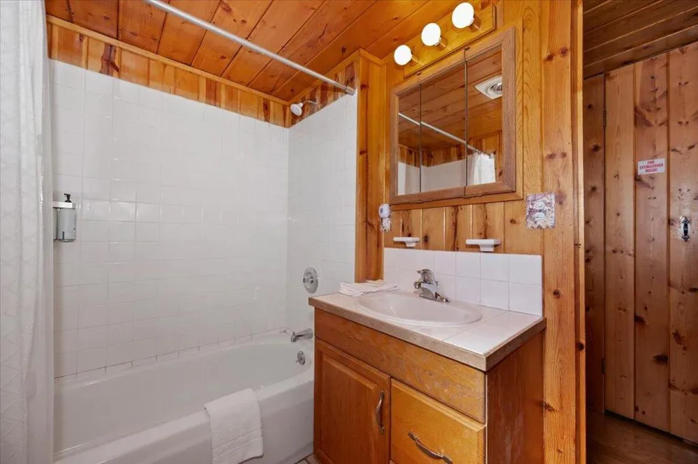 39187 Arapahoe Road Fawnskin, CA 92333