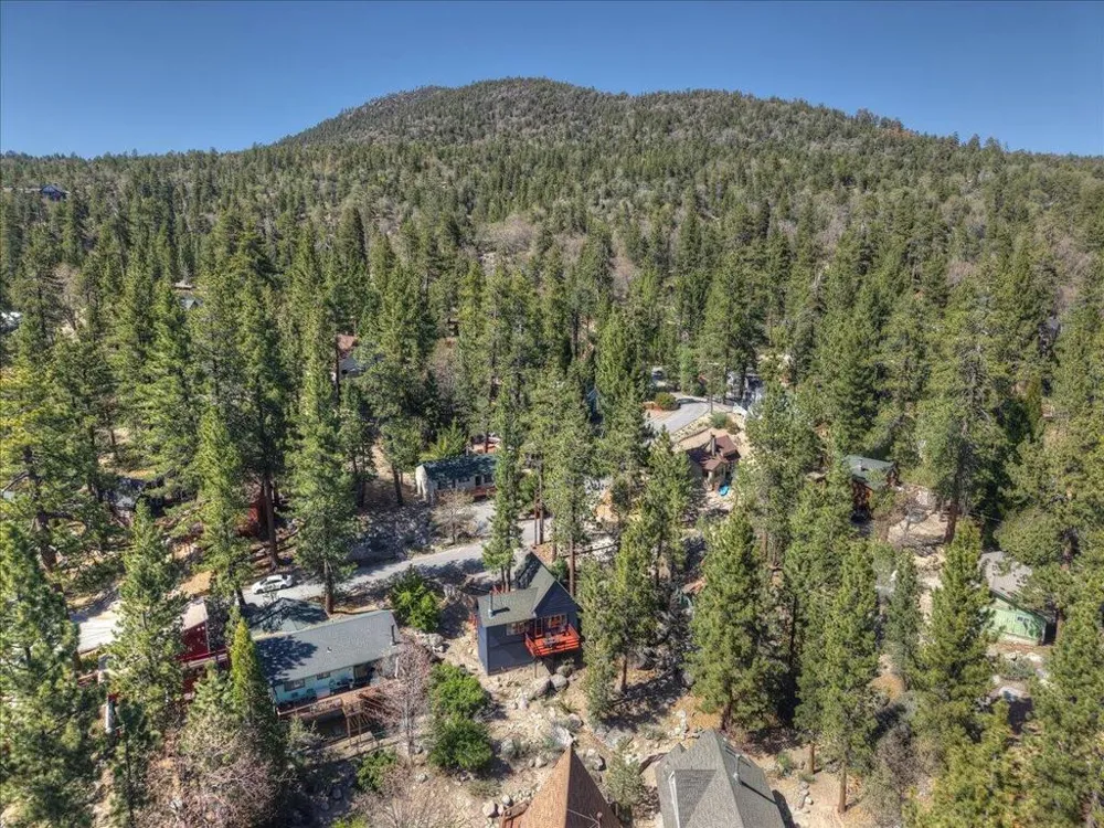 39187 Arapahoe Road Fawnskin, CA 92333