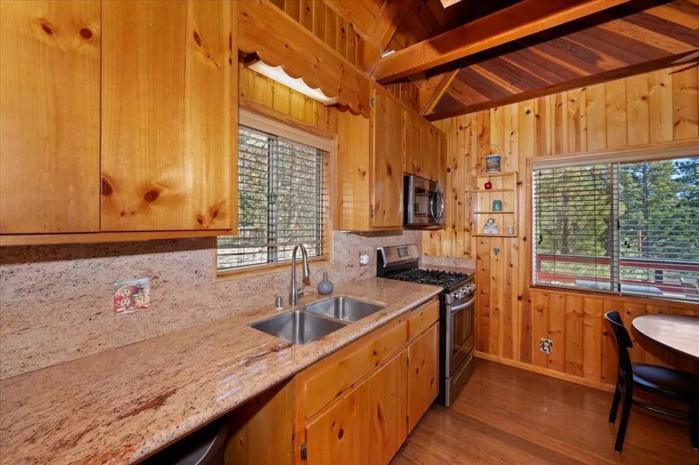 39187 Arapahoe Road Fawnskin, CA 92333