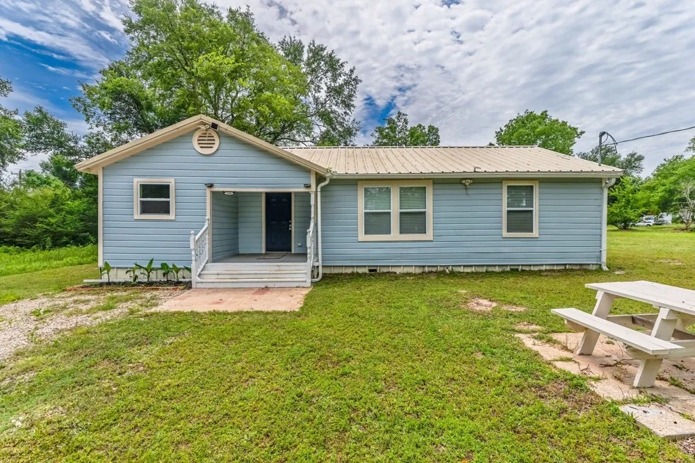 208 Lee Ivie Lane Emory, TX 75440