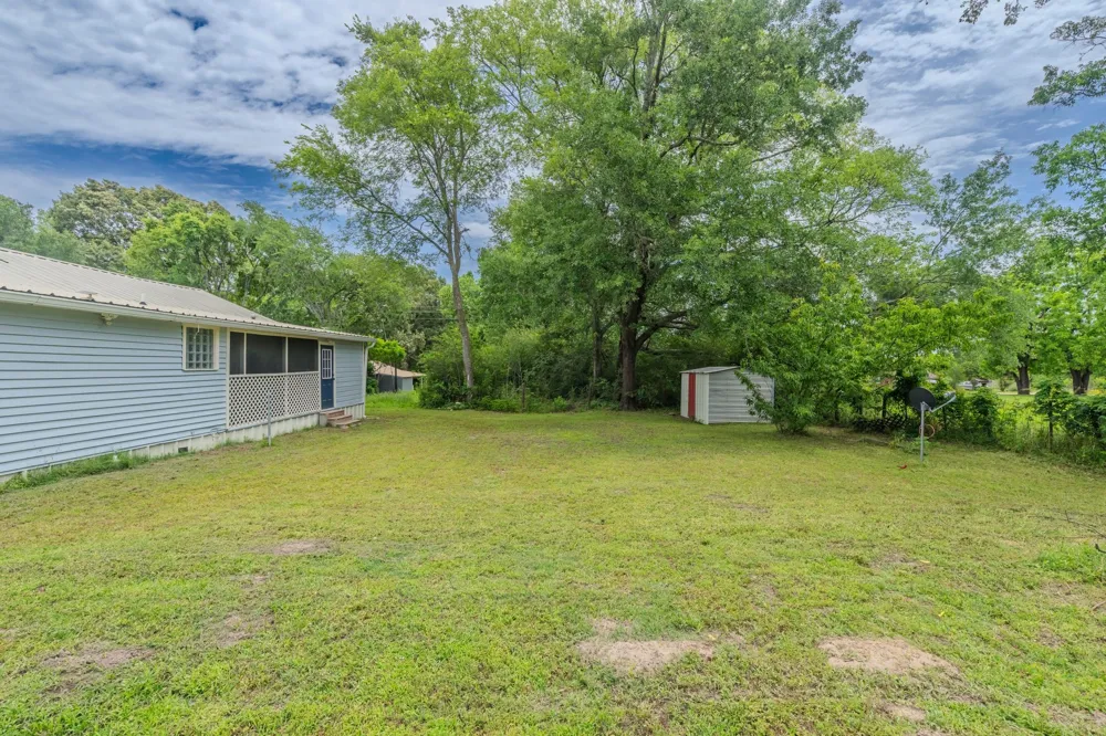 208 Lee Ivie Lane Emory, TX 75440