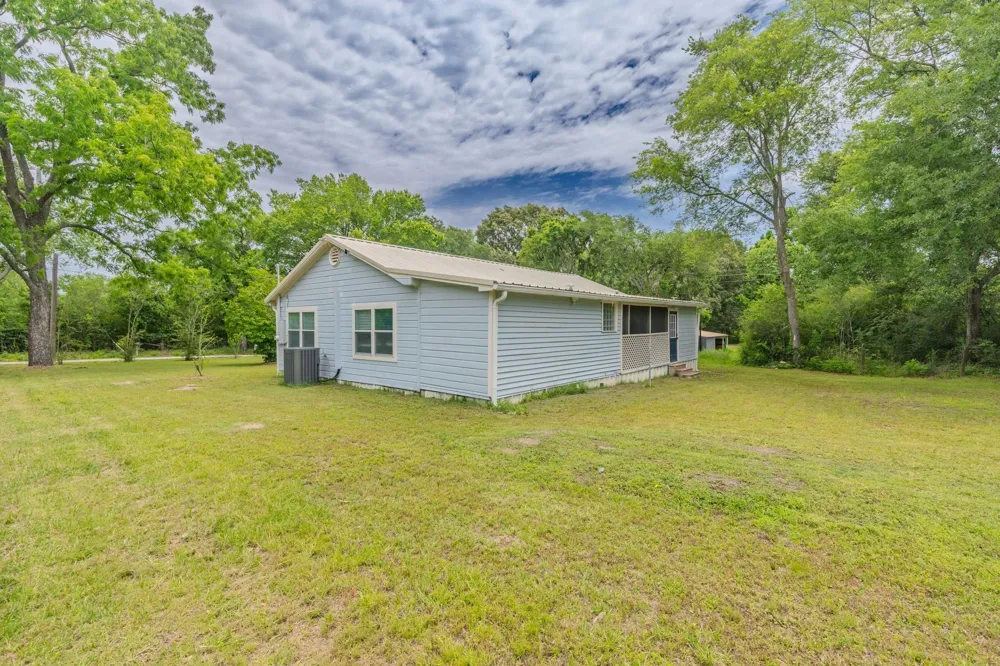 208 Lee Ivie Lane Emory, TX 75440