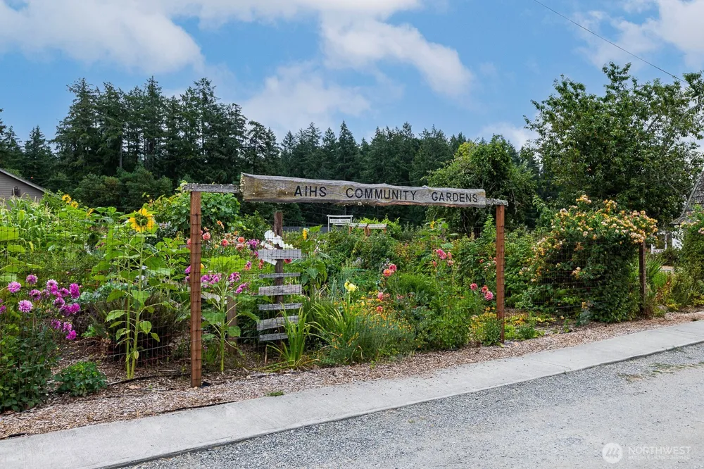 12027 Country Club Drive Anderson Island, WA 98303