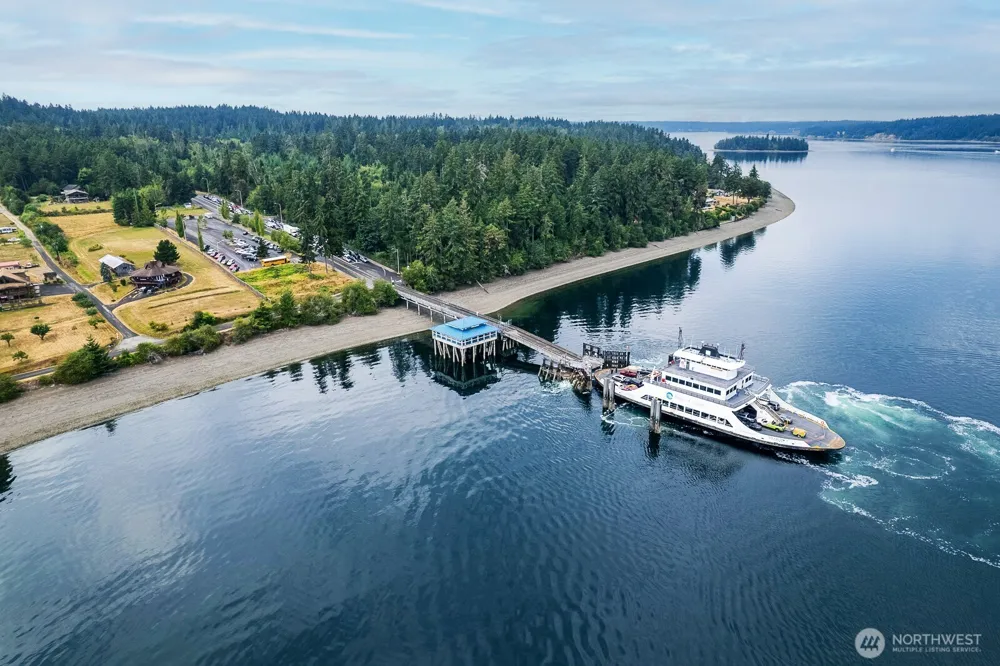 12027 Country Club Drive Anderson Island, WA 98303