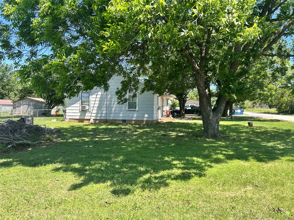 1305 Oak Megargel, TX 76370