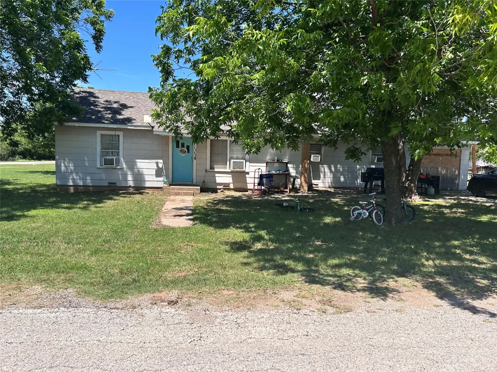 1305 Oak Megargel, TX 76370