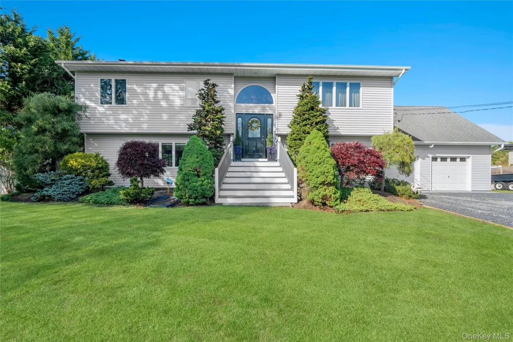 24 Biltmore Avenue Extension Oakdale, NY 11769