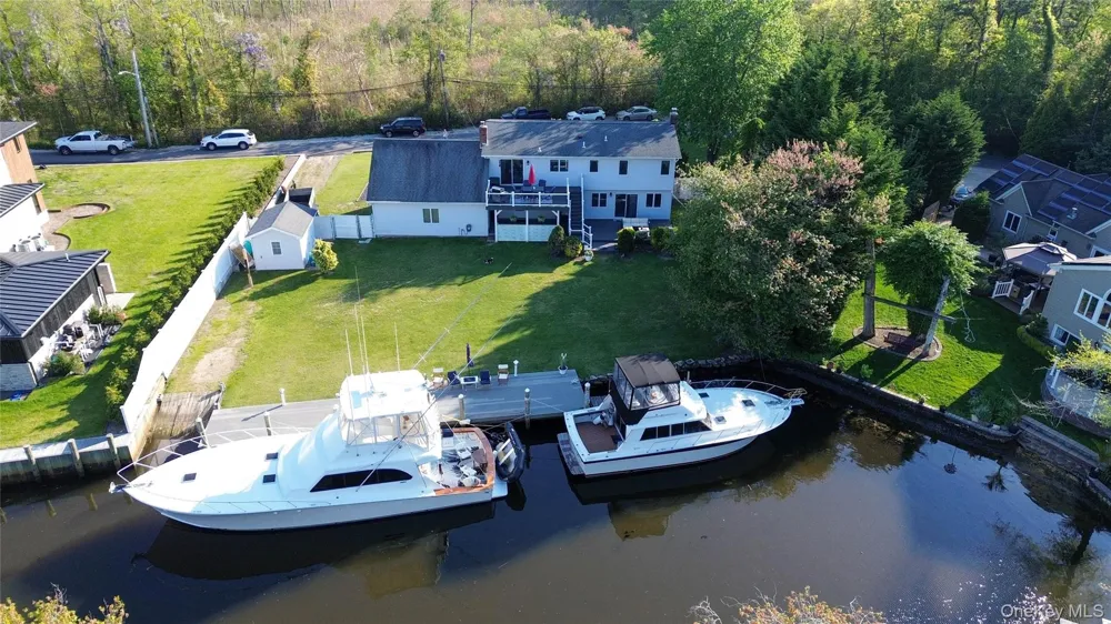24 Biltmore Avenue Extension Oakdale, NY 11769