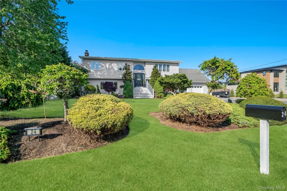 24 Biltmore Avenue Extension Oakdale, NY 11769