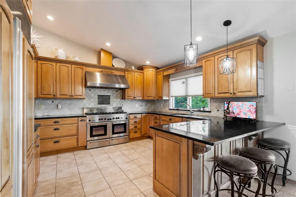 24 Biltmore Avenue Extension Oakdale, NY 11769
