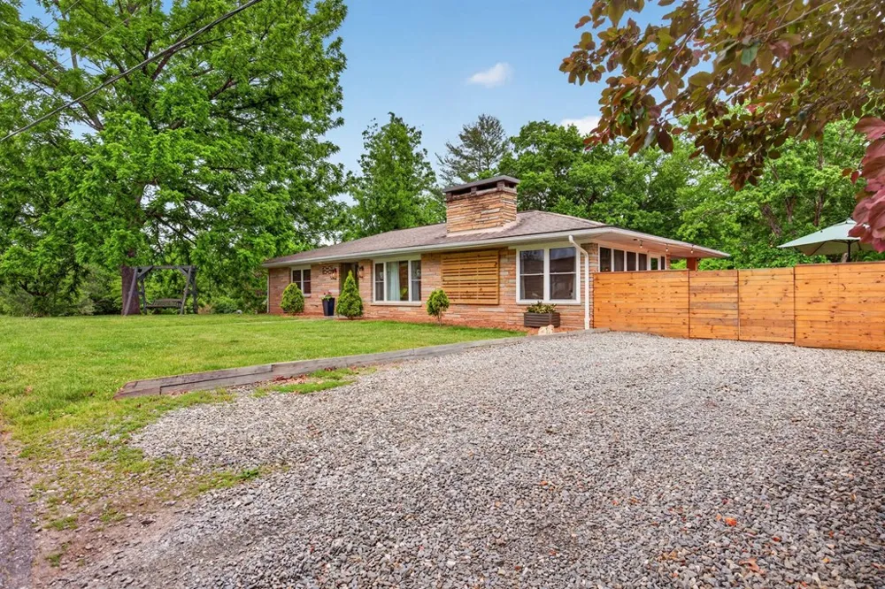 Dunbar St Bryson City, NC 28713