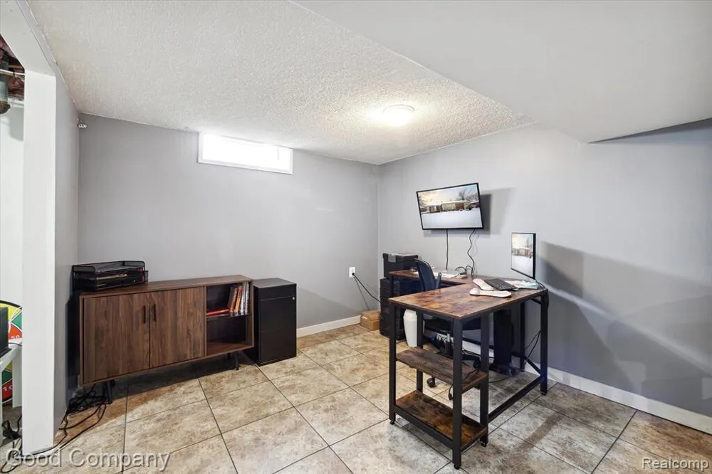 2410 Middlefield Road Trenton, MI 48183