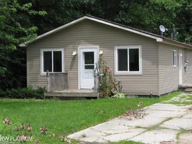 9083 Island Drive Clay Township, MI 48001