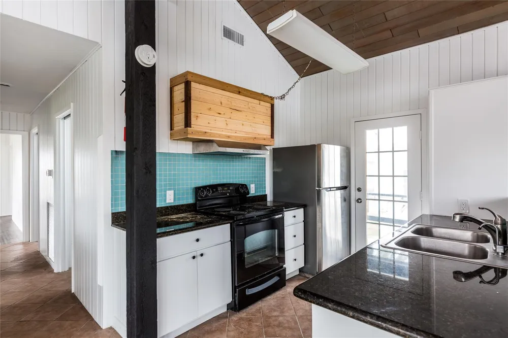 4907 Jolly Roger Road Jamaica Beach, TX 77554