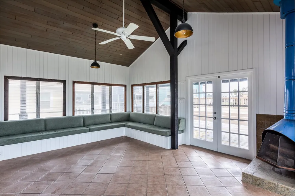 4907 Jolly Roger Road Jamaica Beach, TX 77554