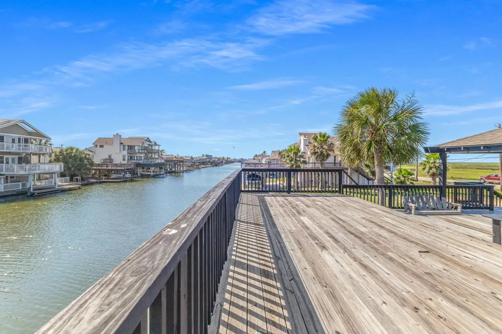 4907 Jolly Roger Road Jamaica Beach, TX 77554
