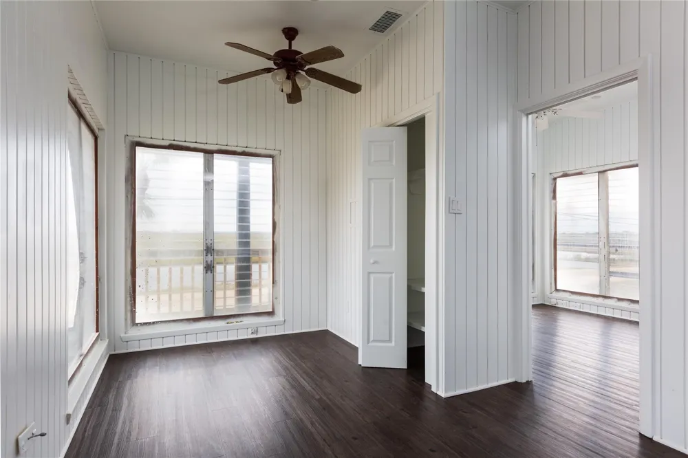 4907 Jolly Roger Road Jamaica Beach, TX 77554