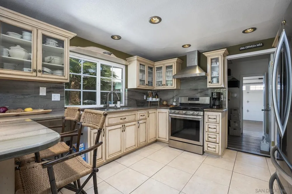 902 Loma View Chula Vista, CA 91910
