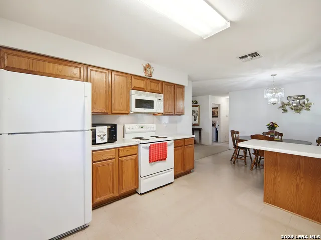 908 MANSFIELD ST Pleasanton, TX 78064