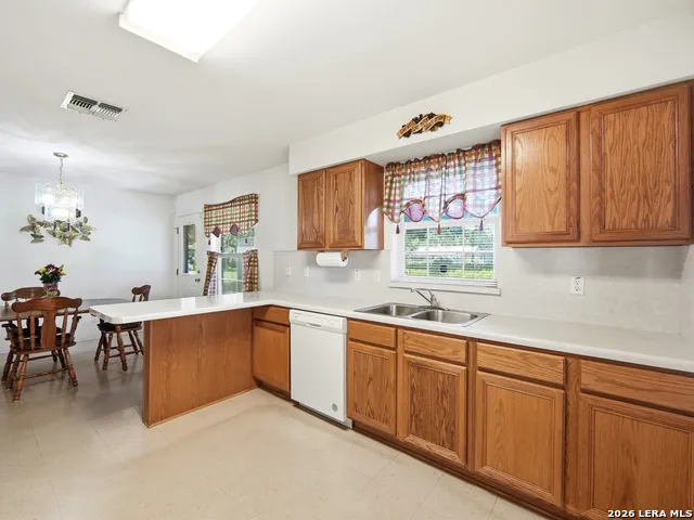 908 MANSFIELD ST Pleasanton, TX 78064