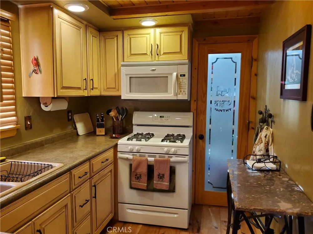 33429 Robin Drive Green Valley Lake, CA 92341