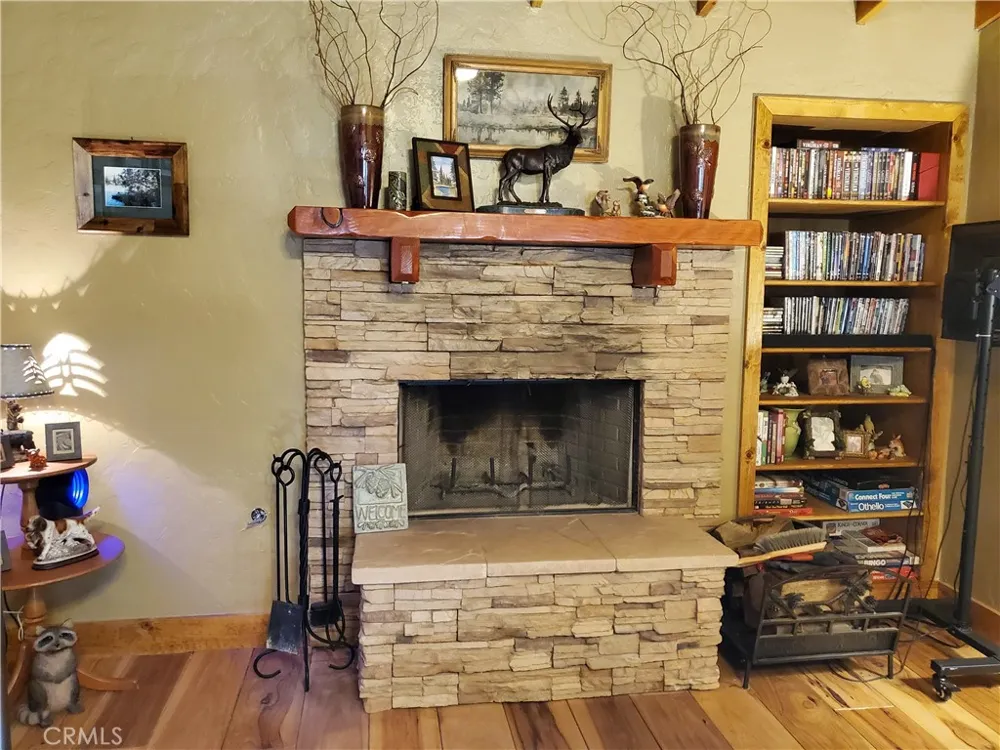 33429 Robin Drive Green Valley Lake, CA 92341