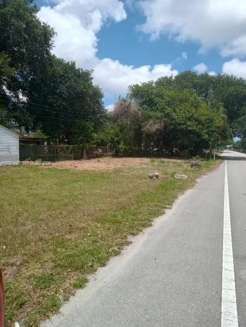 2410 NW 167 St Miami Gardens, FL 33056