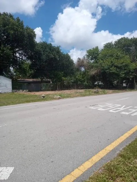 2410 NW 167 St Miami Gardens, FL 33056