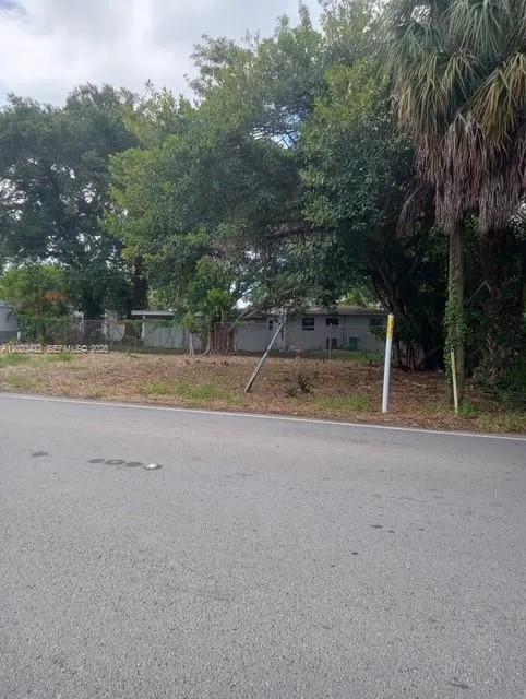 2410 NW 167 St Miami Gardens, FL 33056