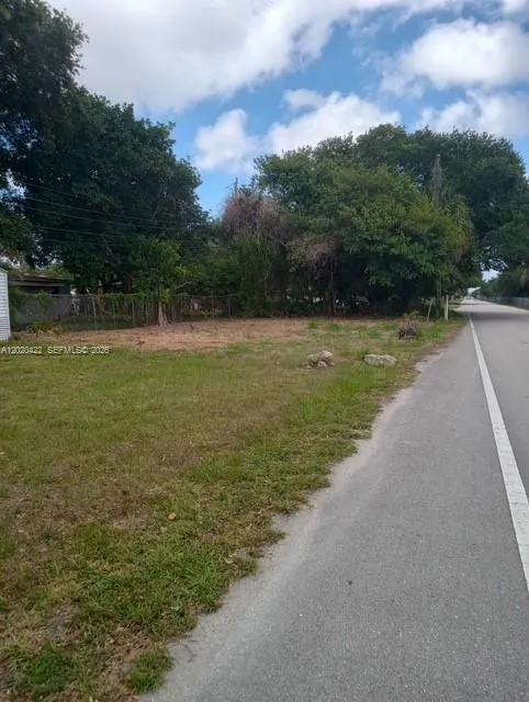 2410 NW 167 St Miami Gardens, FL 33056