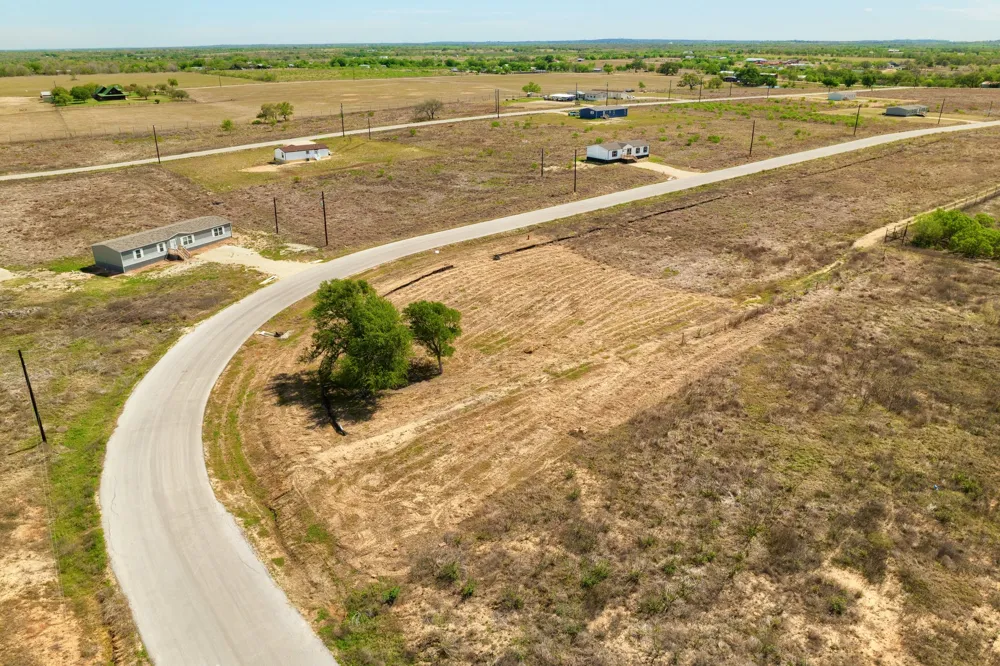 415 Beckham Drive Dale, TX 78616