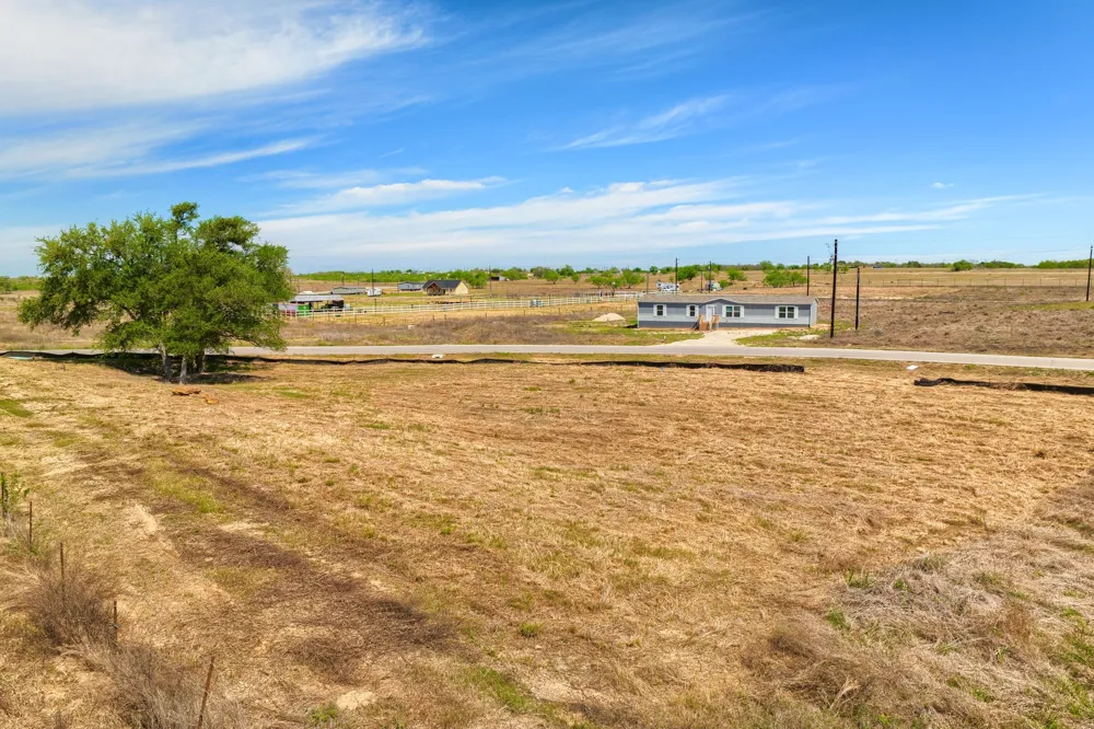 415 Beckham Drive Dale, TX 78616