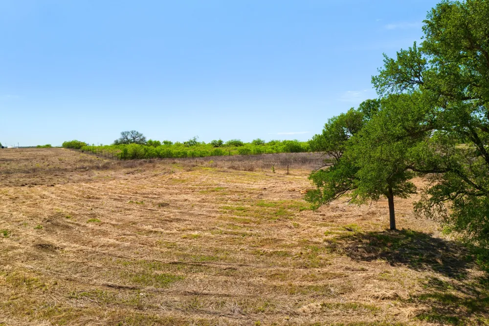 415 Beckham Drive Dale, TX 78616