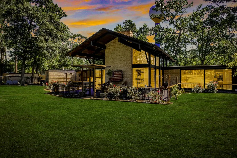 146 Billandrea Lane Panorama Village, TX 77304