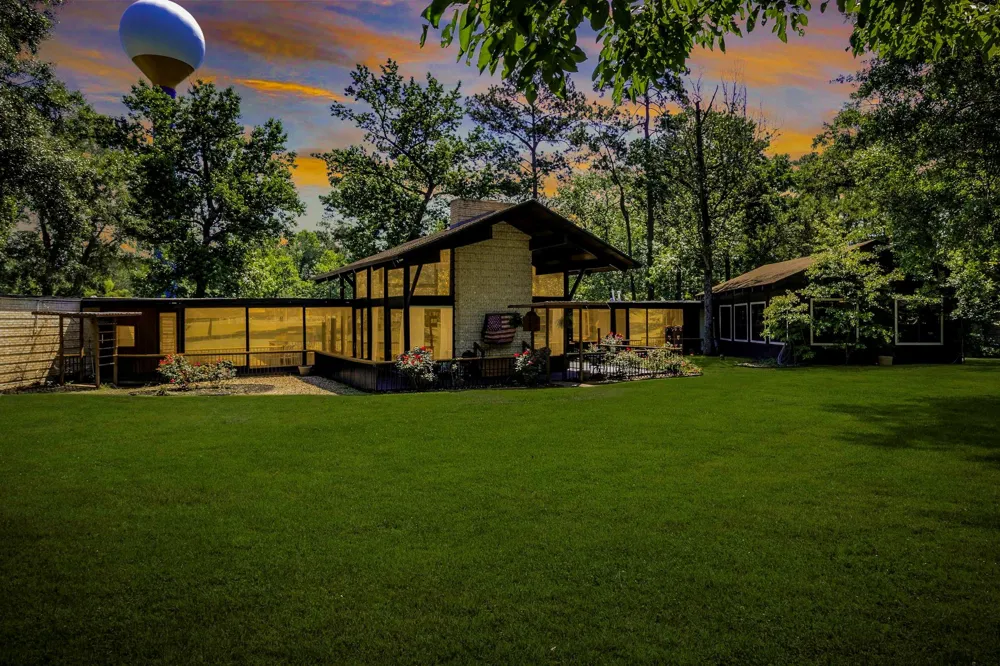 146 Billandrea Lane Panorama Village, TX 77304