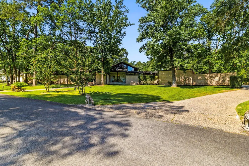 146 Billandrea Lane Panorama Village, TX 77304