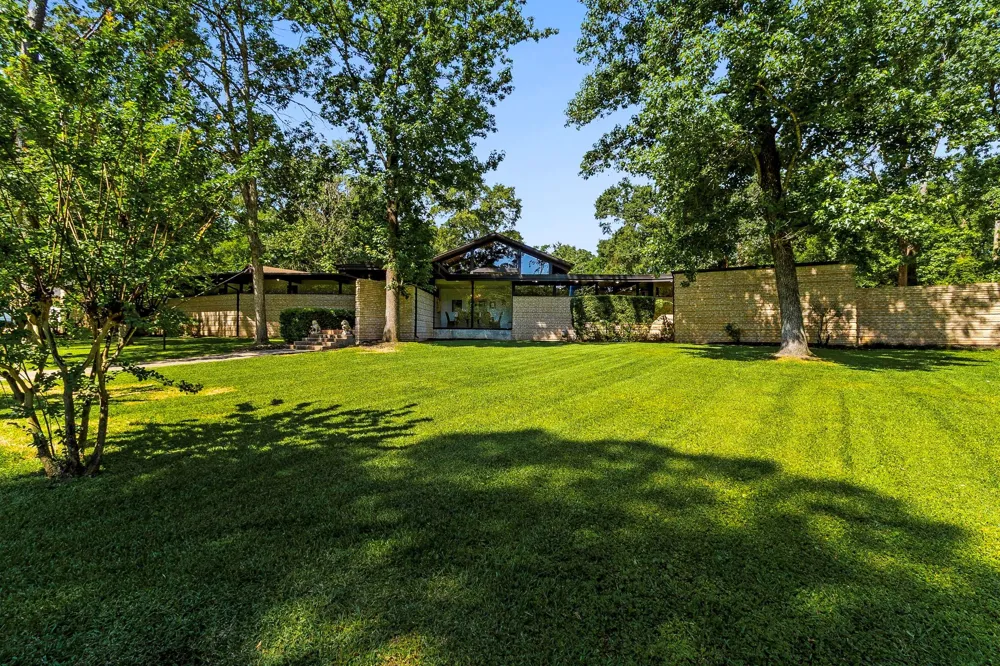 146 Billandrea Lane Panorama Village, TX 77304