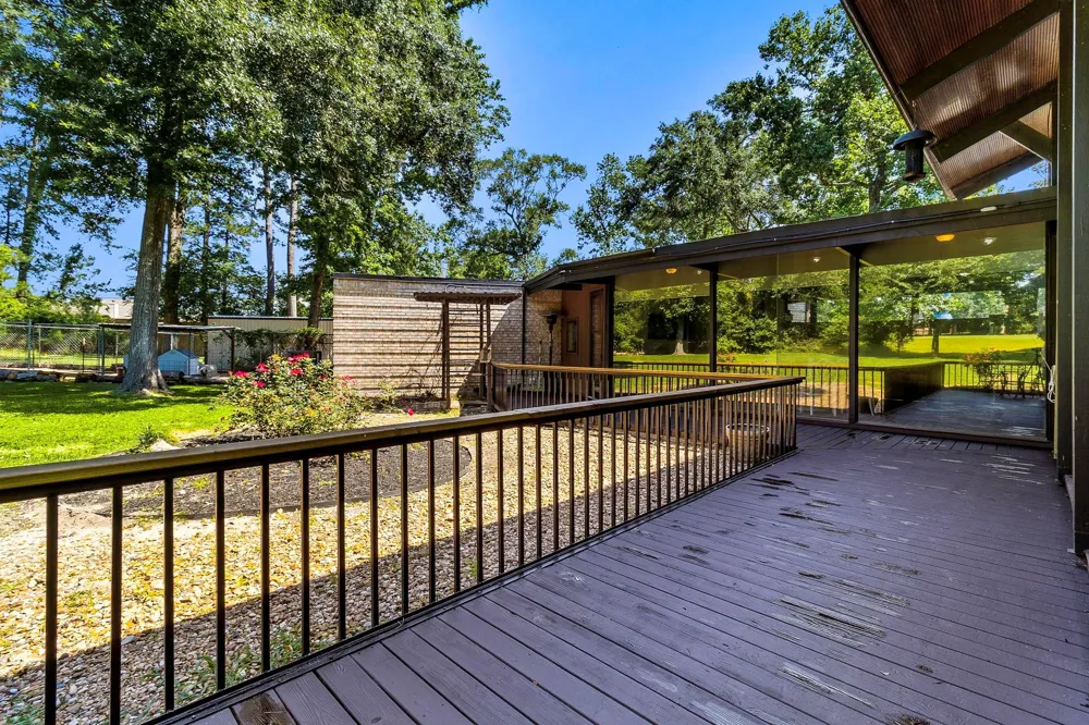 146 Billandrea Lane Panorama Village, TX 77304