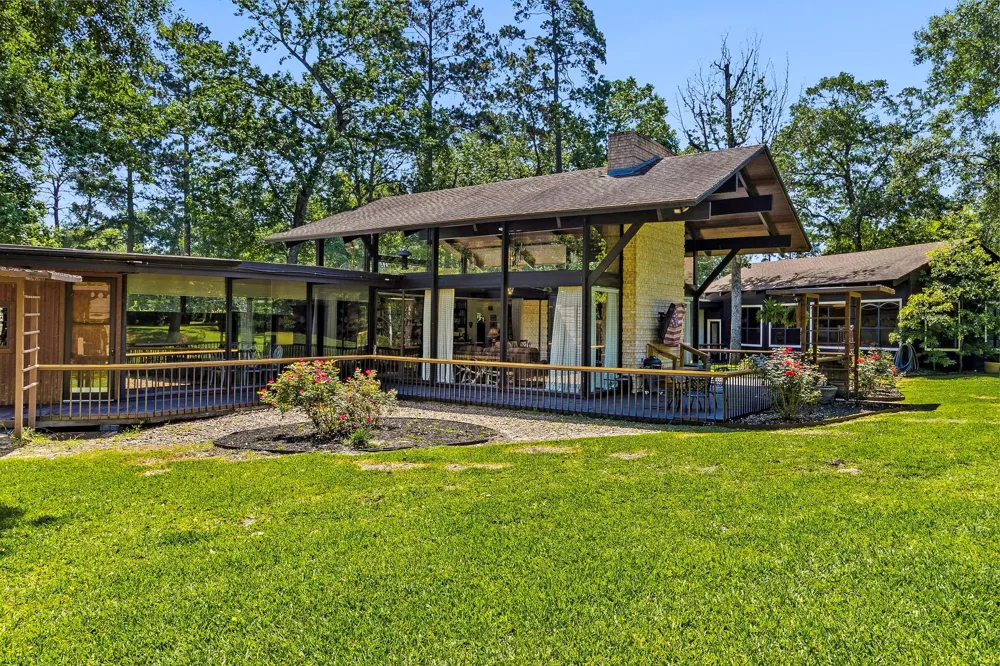 146 Billandrea Lane Panorama Village, TX 77304