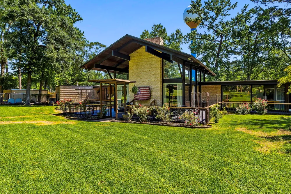 146 Billandrea Lane Panorama Village, TX 77304
